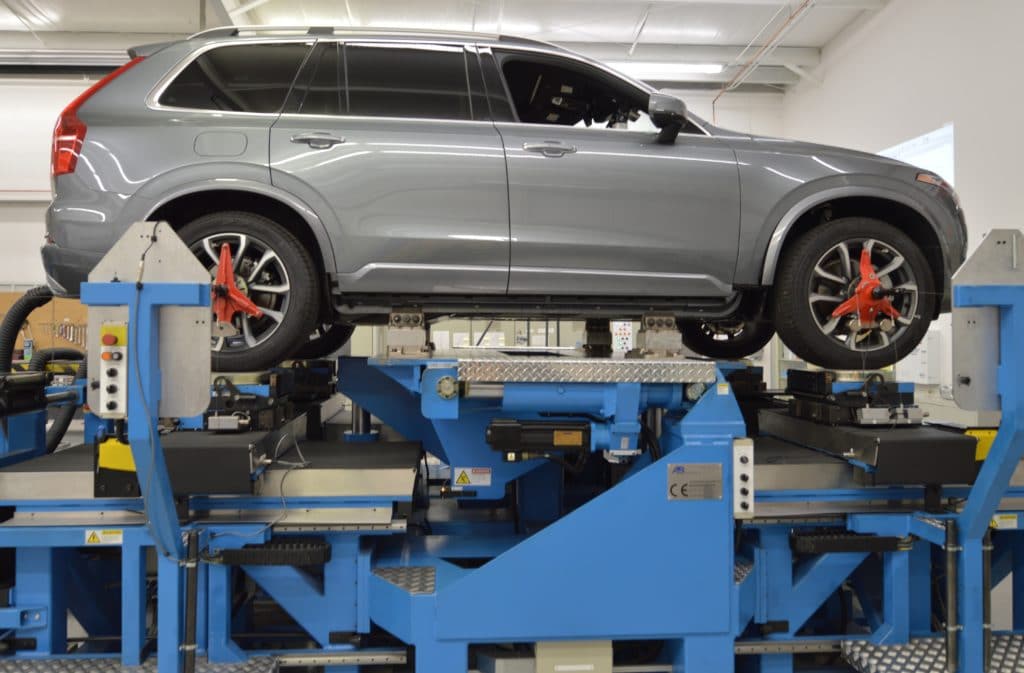 Testing a Volvo SUV on the suspension K&C testing machine